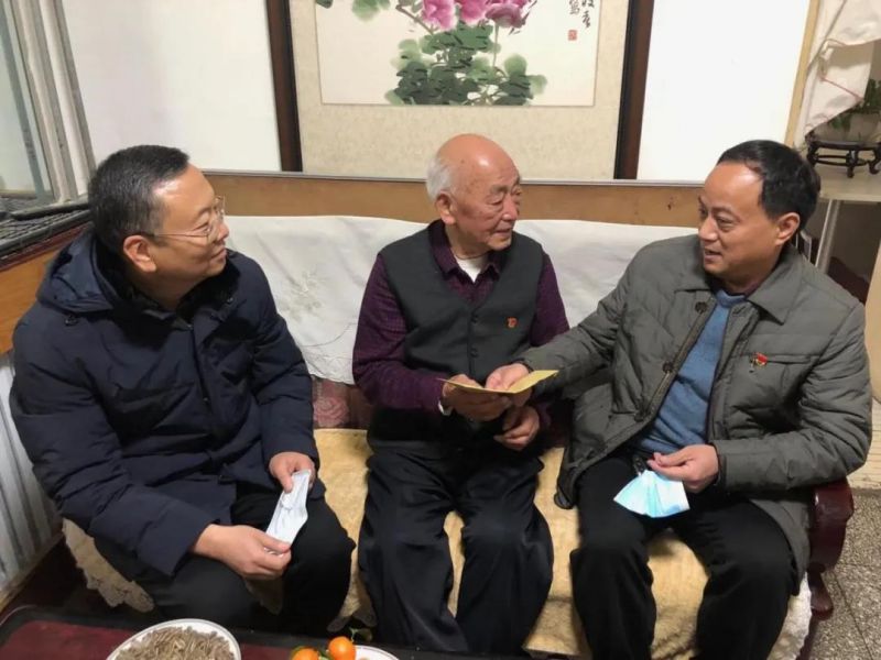 弘義集團開展春節(jié)前走訪慰問生活困難黨員、老黨員、老干部活動