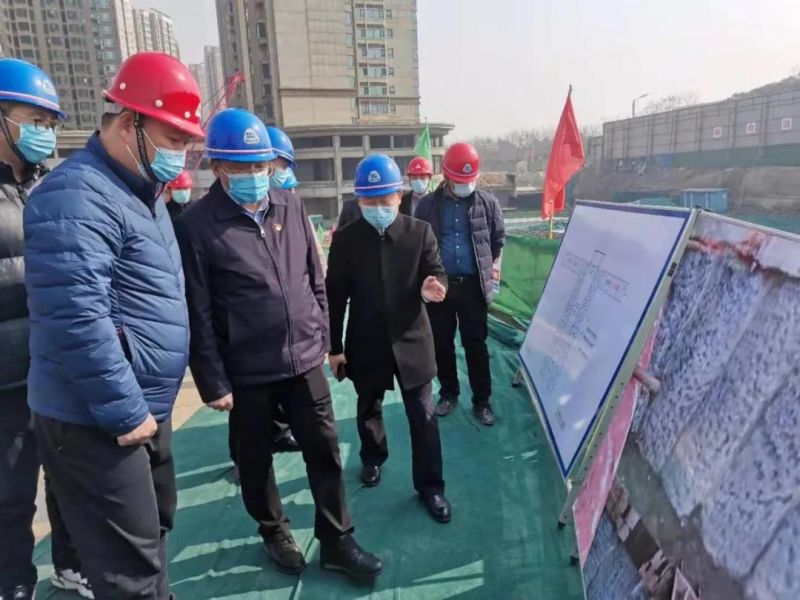 市委常委、市政府黨組成員魏建平調(diào)研左掖門游園停車場項目建設(shè)工作